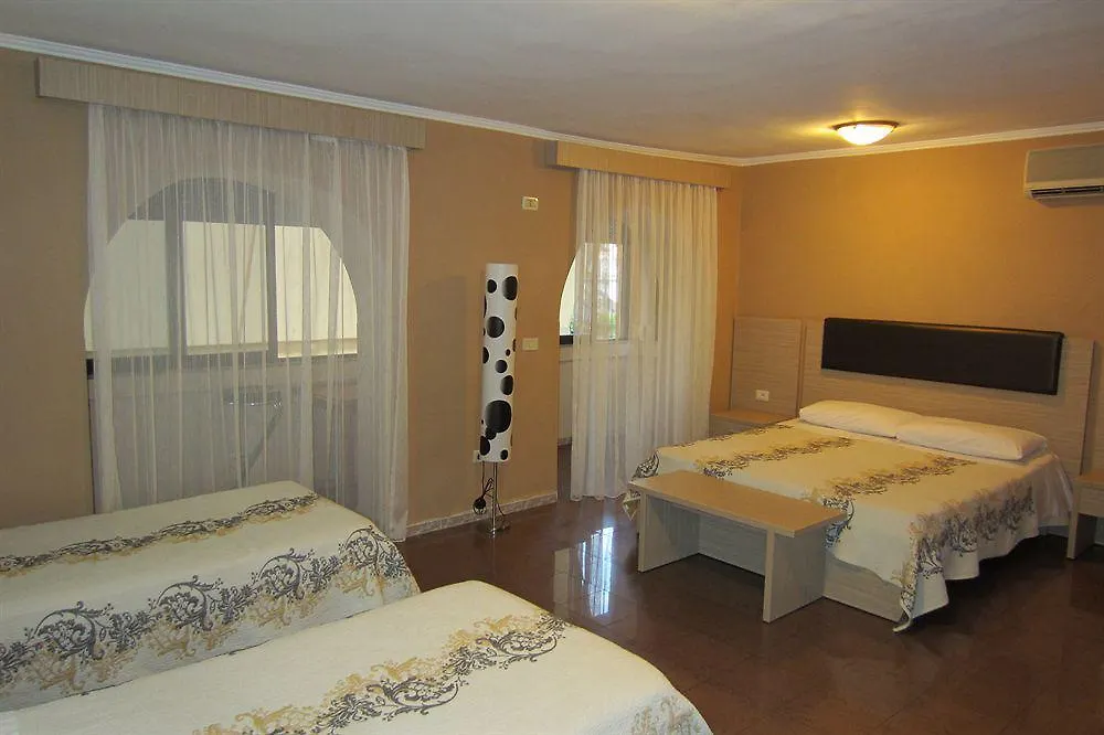 Freddy'S Hotel Tirana