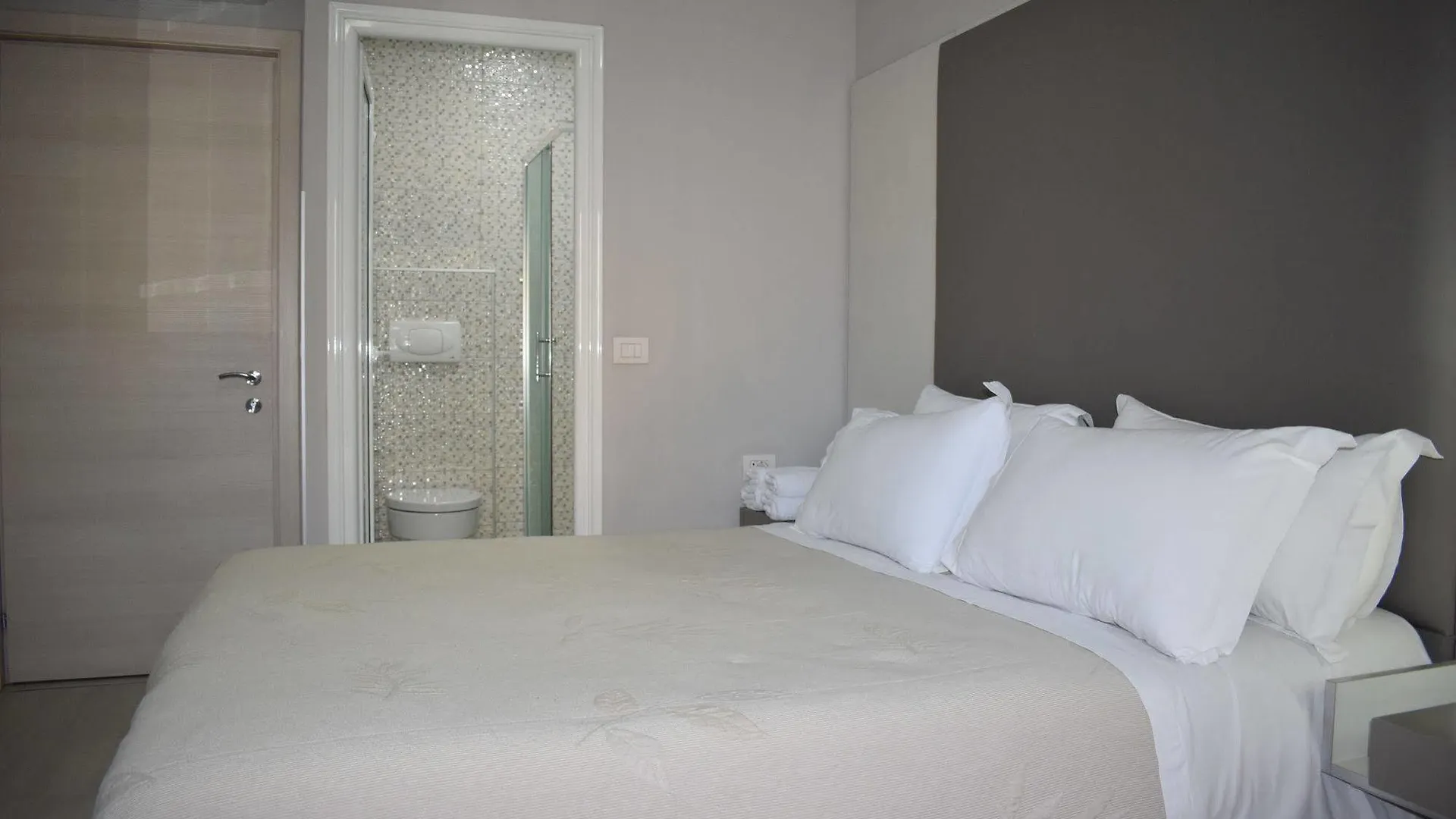 Freddy'S Hotel Tirana